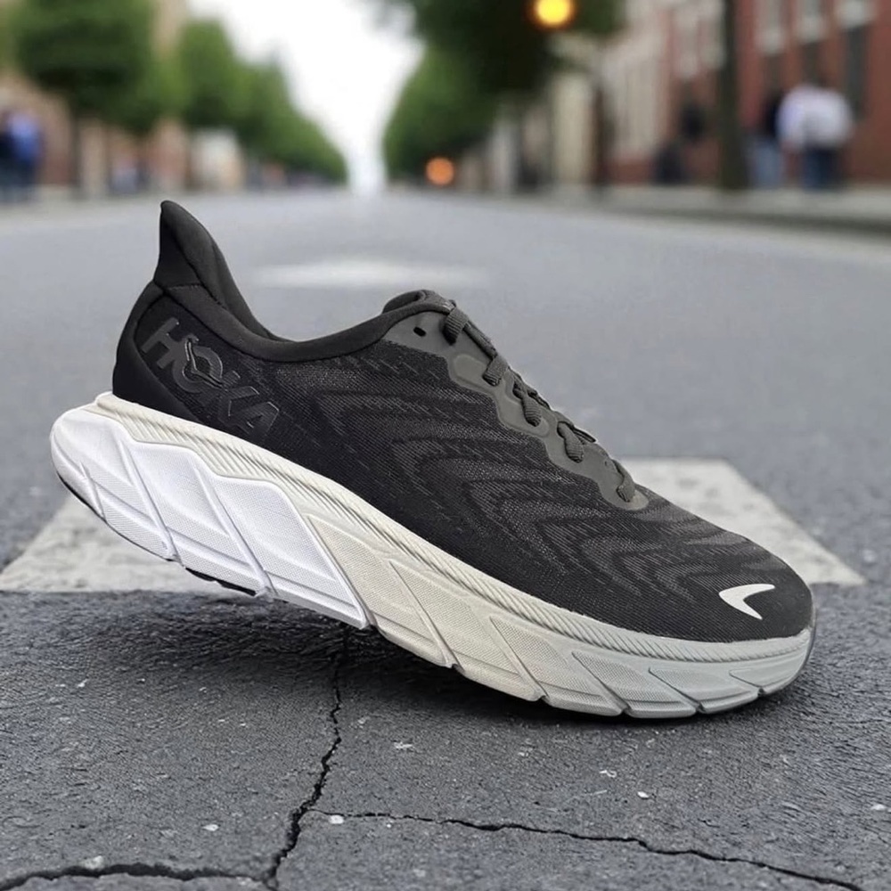 Hoka women size 6 Arahi 6 Black and White Athletic Shoes